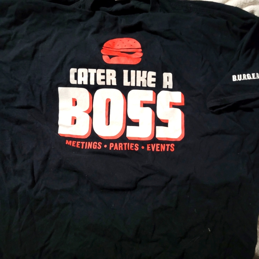 XXL never worn Red Robin t-shirt